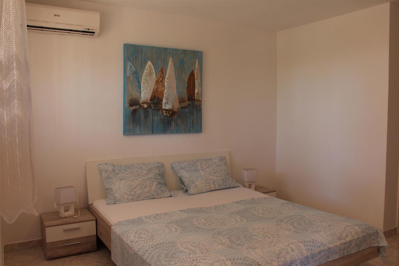 Vrankovic * Sveta Nedelja (Hvar)