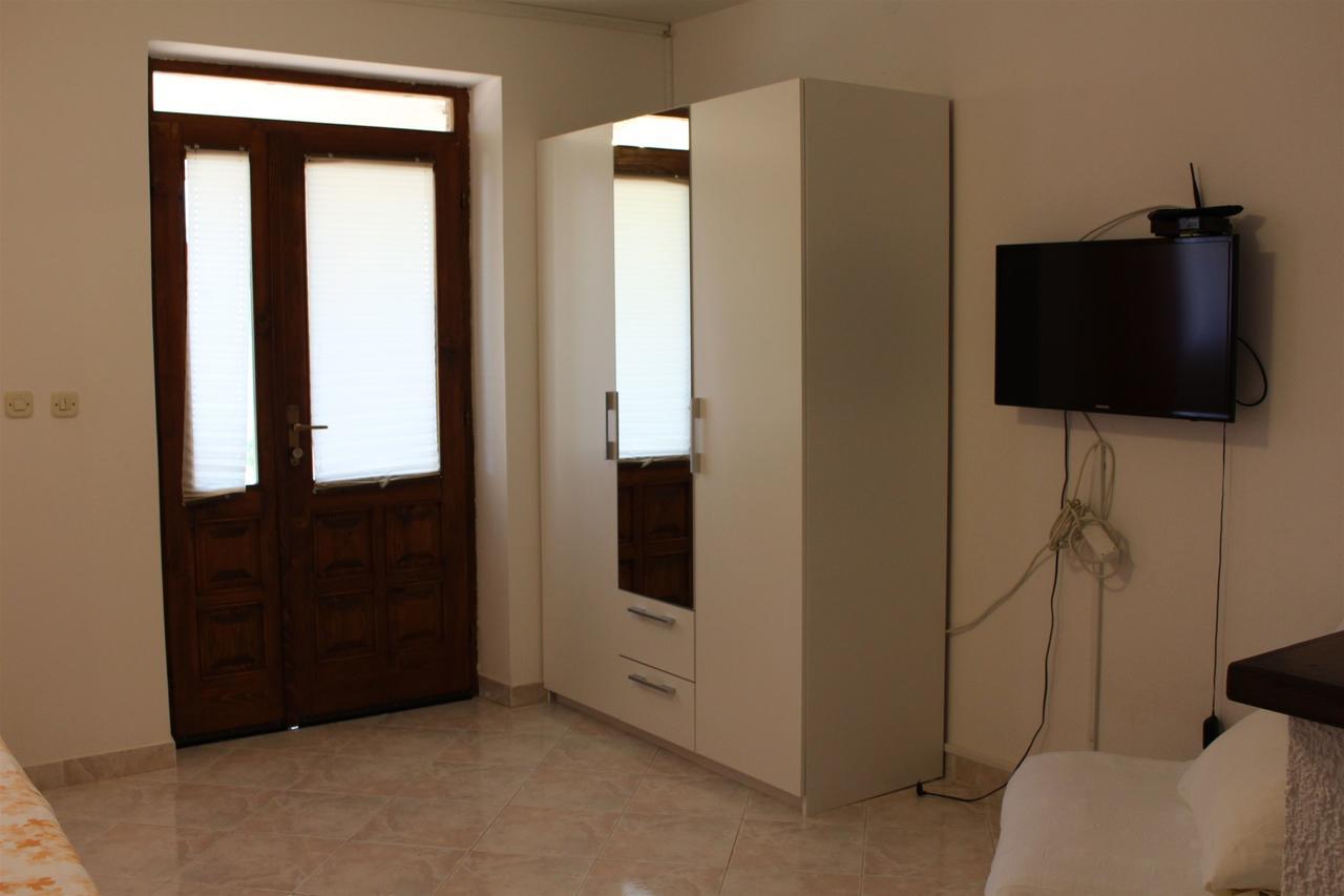 Vrankovic * Sveta Nedelja (Hvar)